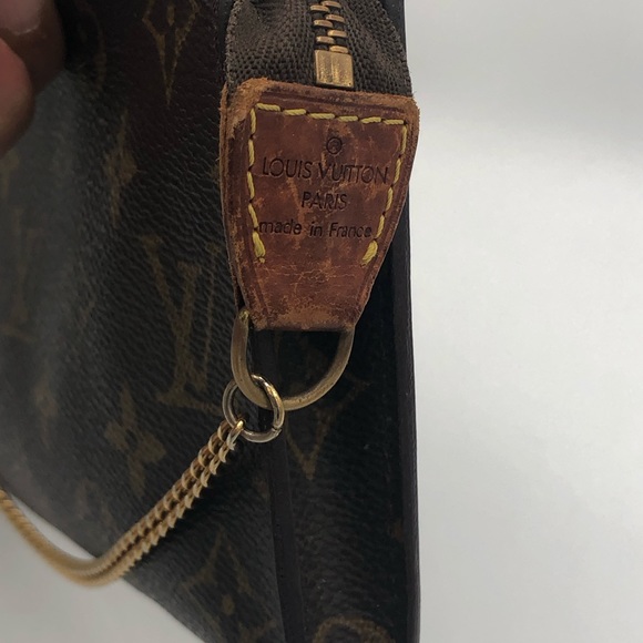 Louis Vuitton vintage pouch w/chain - Picture 4 of 7